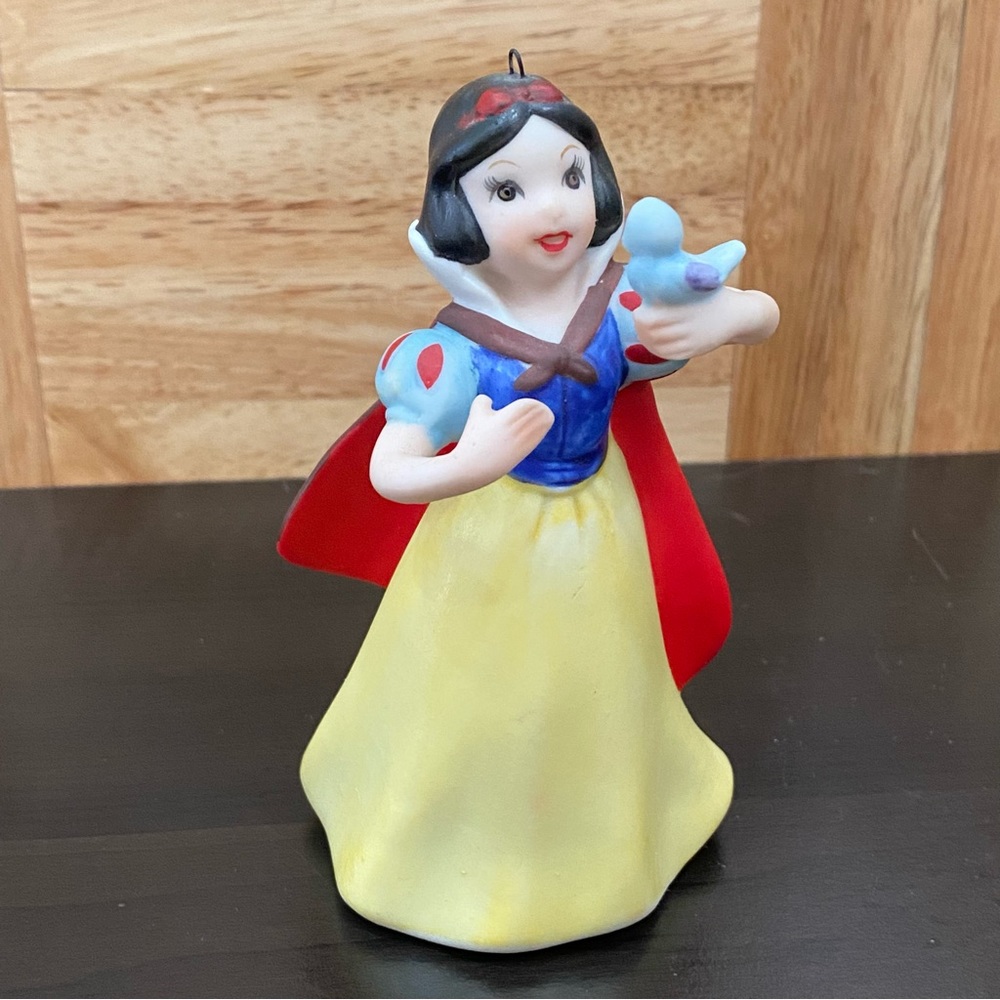 Vintage SCHMID Walt Disney Snow White Figurine Ornament